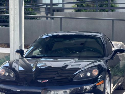Used 2013 Chevrolet Corvette Coupe w/ 2LT Preferred Equipment Group RWD image 9