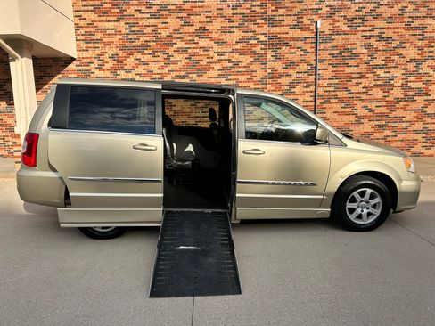 Used 2011 Chrysler Town & Country Touring image 1