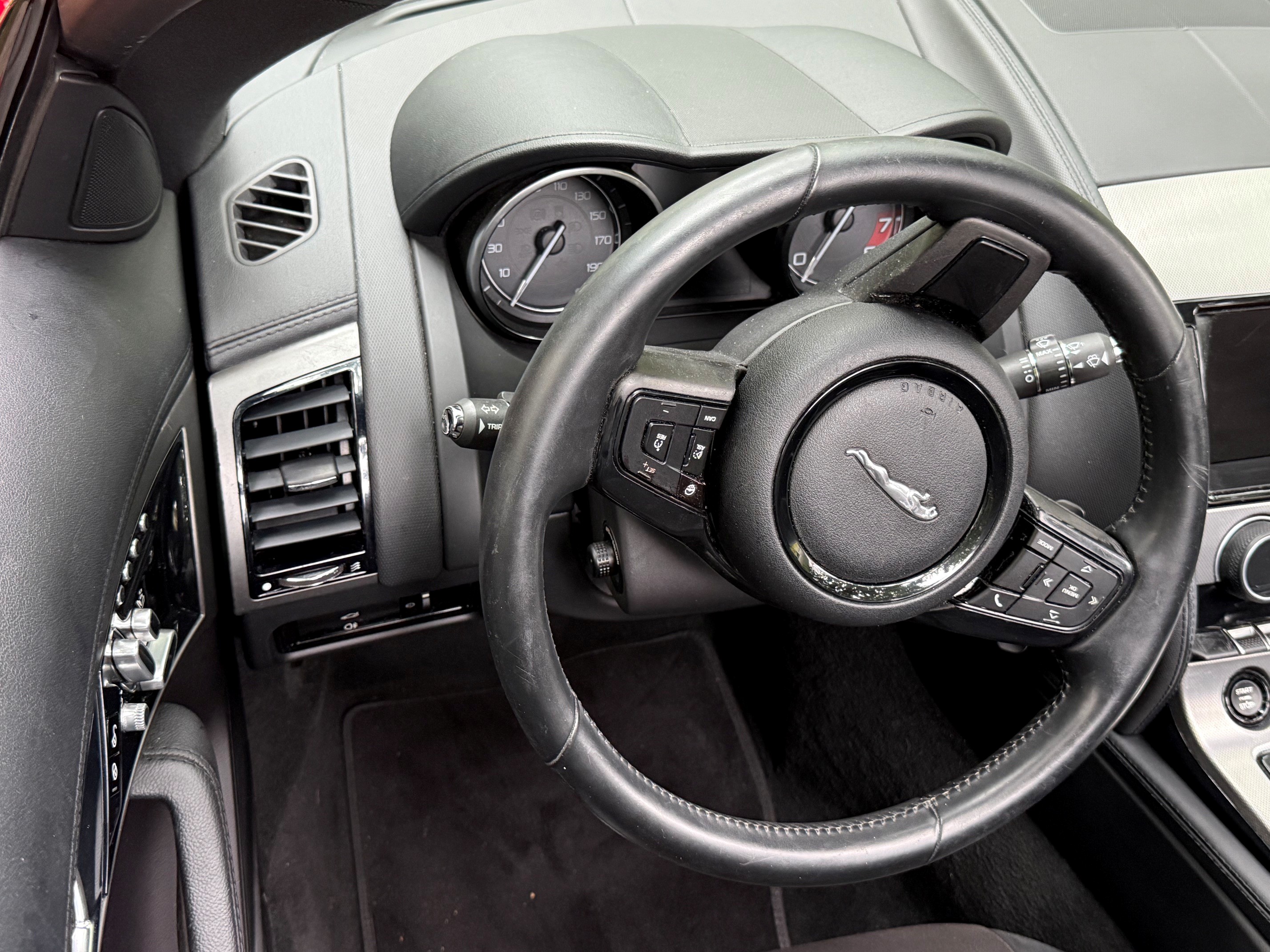 Used 2014 Jaguar F-TYPE Convertible RWD image 4