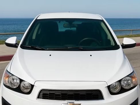 Used 2016 Chevrolet Sonic LT image 6