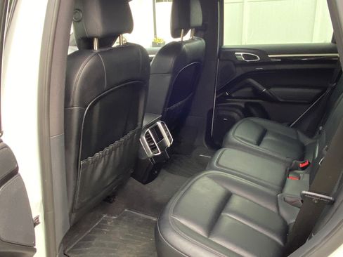 Used 2016 Porsche Cayenne AWD/4WD image 15