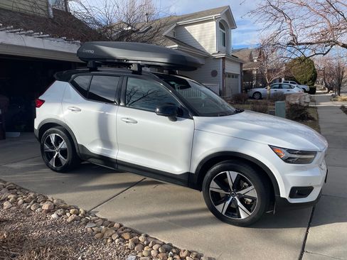 Used 2021 Volvo XC40 P8 Recharge w/ Advanced Package image 2