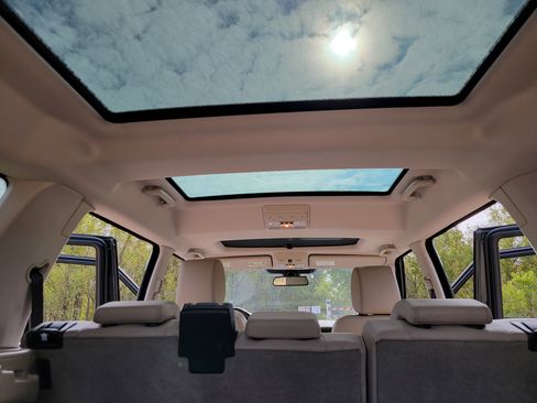 Used 2016 Land Rover LR4 HSE image 19