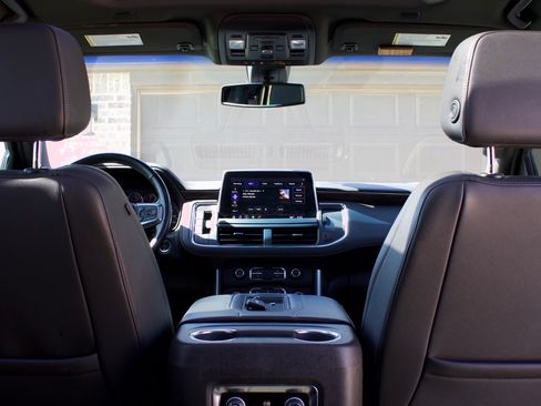 Used 2021 Chevrolet Tahoe Z71 w/ Luxury Package AWD/4WD image 10