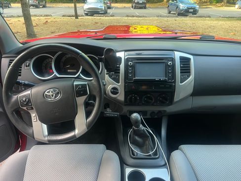 Used 2014 Toyota Tacoma 4x4 Access Cab V6 w/ TRD Sport Package image 9