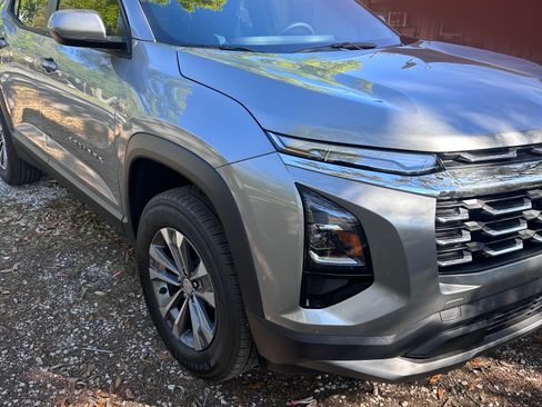 Used 2026 Chevrolet Equinox LT image 2