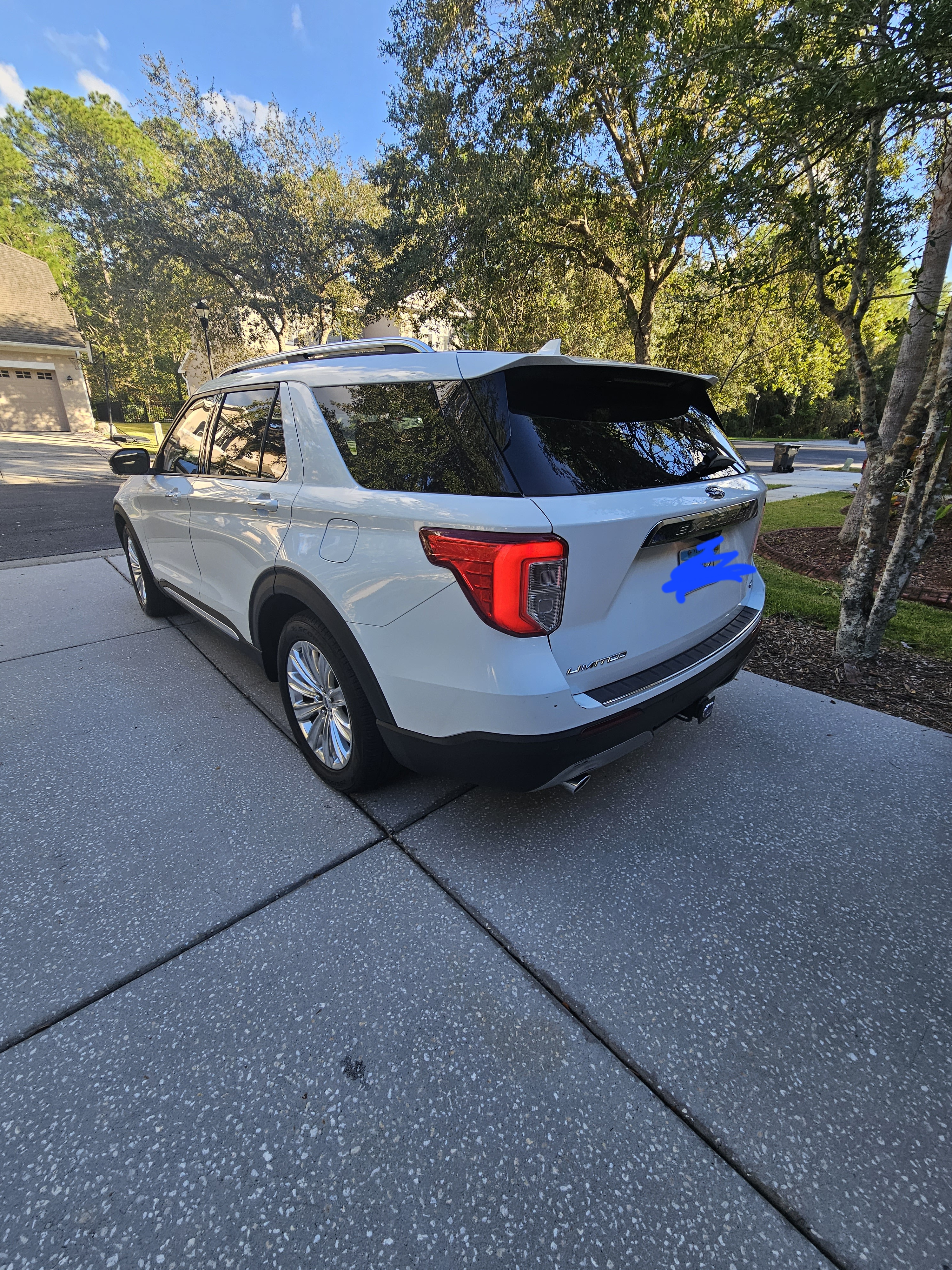 Used 2020 Ford Explorer Limited w/ Class III Trailer Tow Package RWD image 8