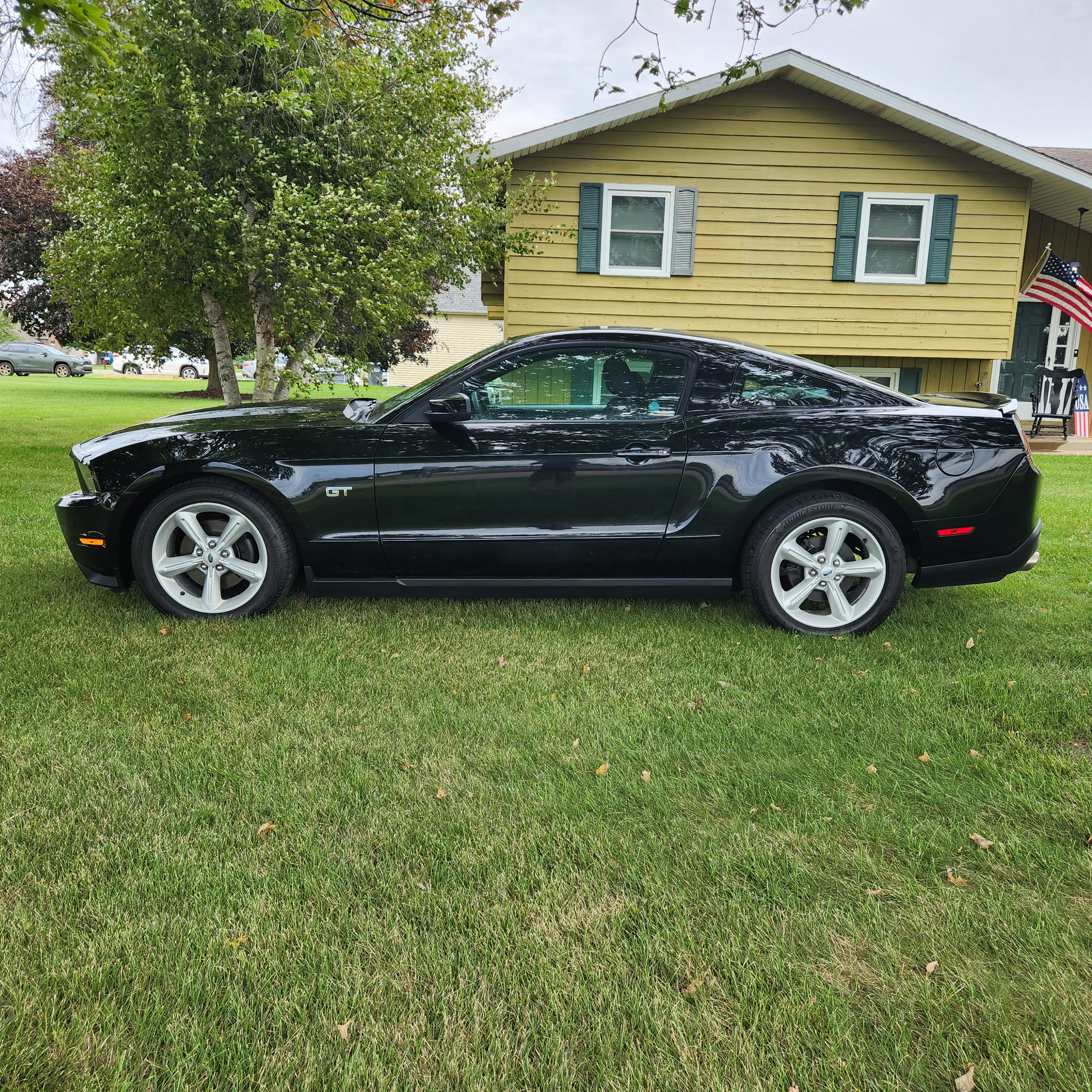 Used 2010 Ford Mustang GT RWD image 5