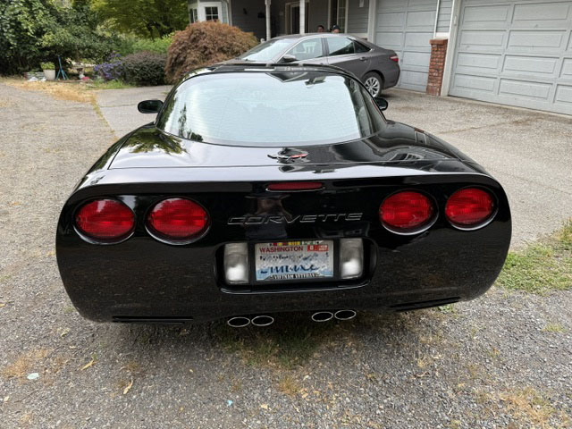 Used 2004 Chevrolet Corvette Coupe w/ Preferred Equipment Group RWD image 4