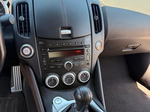 Used 2010 Nissan 370Z Touring w/ Sport Pkg RWD image 11