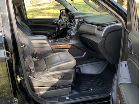 Used 2017 Chevrolet Suburban LT image 8