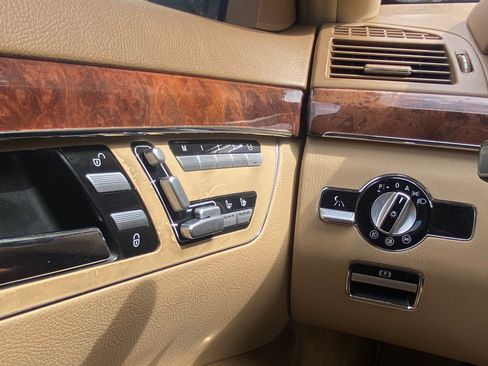 Used 2009 Mercedes-Benz S 550 4MATIC image 8