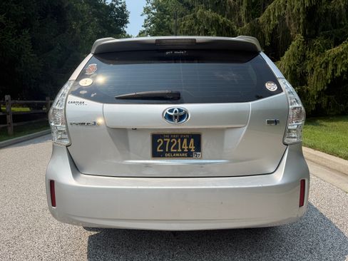 Used 2012 Toyota Prius V Five FWD image 2