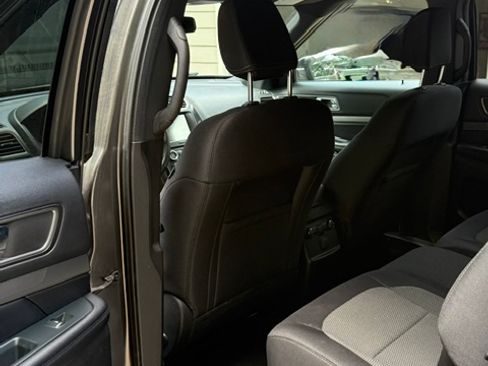 Used 2018 Ford Explorer XLT w/ Equipment Group 201A FWD image 25