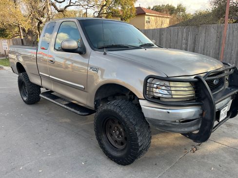 Used 2003 Ford F150 XLT image 2