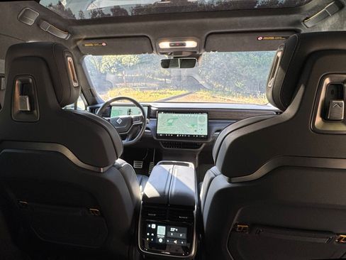 Used 2023 Rivian R1S Adventure image 20