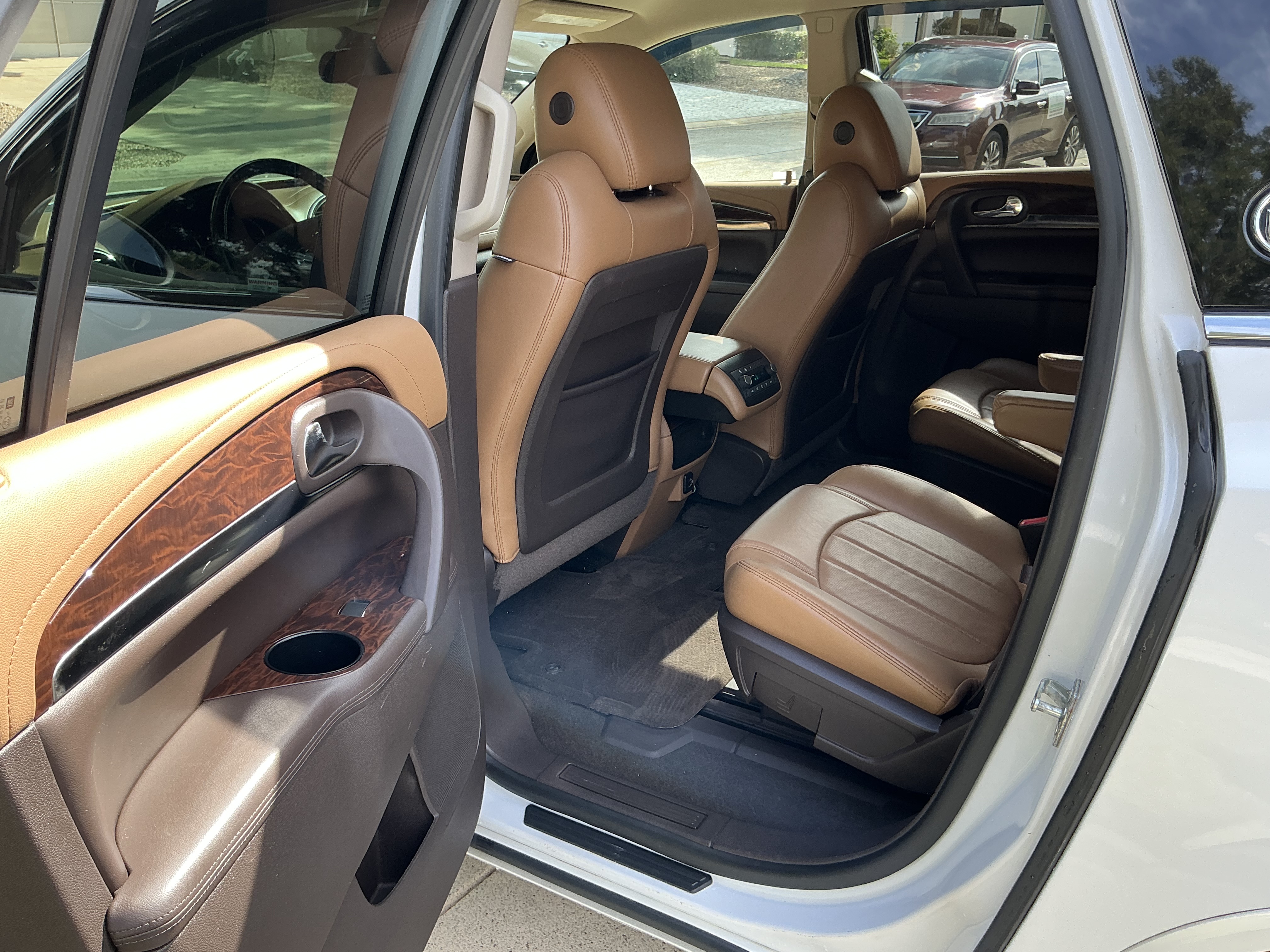 Used 2017 Buick Enclave Leather w/ Trailering Package AWD/4WD image 10