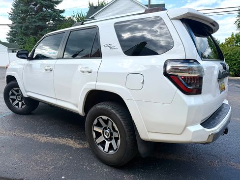 Used 2017 Toyota 4Runner TRD Off-Road Premium AWD/4WD image 5