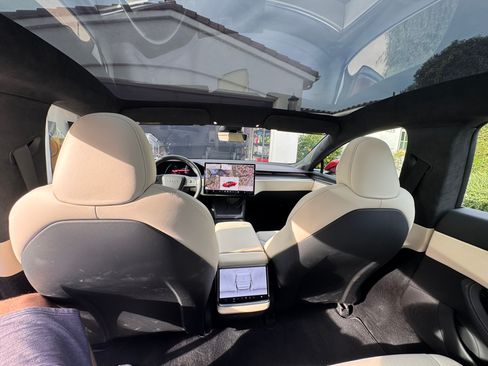 Used 2023 Tesla Model S Plaid image 12