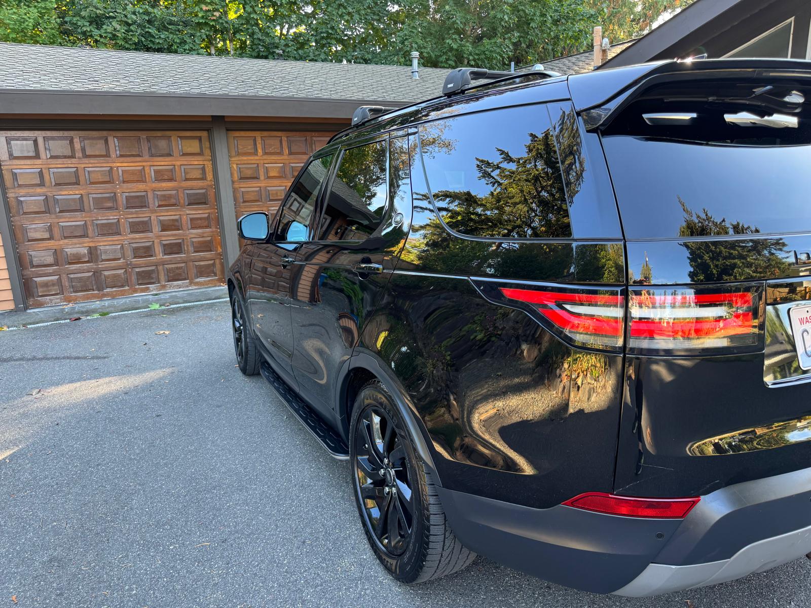 Used 2018 Land Rover Discovery HSE AWD/4WD image 5