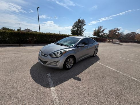 Used 2015 Hyundai Elantra SE w/ Option Group 02 FWD image 2