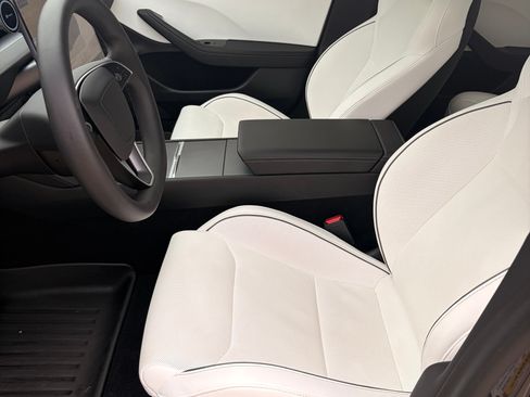 Used 2025 Tesla Model 3 Performance image 18