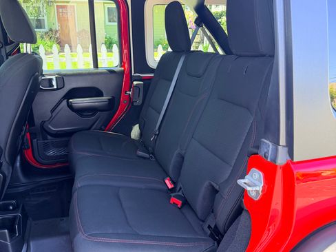 Used 2021 Jeep Wrangler Unlimited Rubicon AWD/4WD image 8