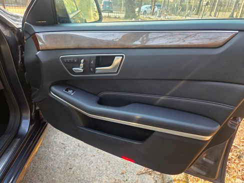 Used 2014 Mercedes-Benz E 350 4MATIC Wagon image 19