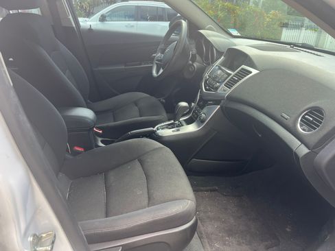 Used 2016 Chevrolet Cruze LT FWD image 6