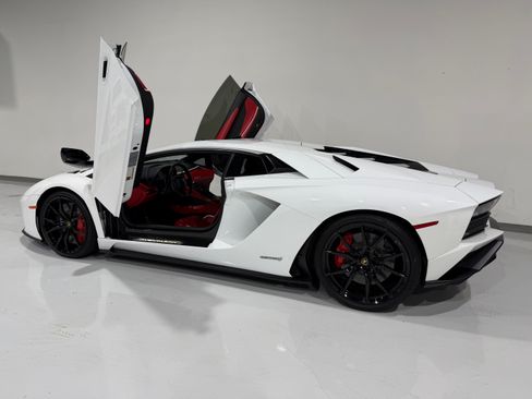 Used 2018 Lamborghini Aventador S image 5