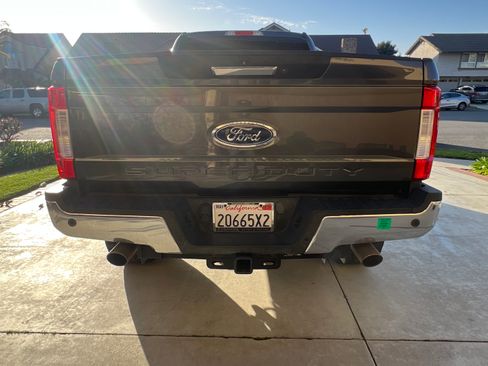 Used 2019 Ford F250 Lariat w/ Lariat Value Package AWD/4WD image 1