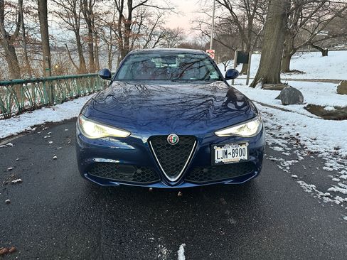 Used 2021 Alfa Romeo Giulia Ti AWD/4WD image 5