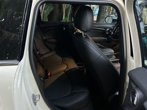 Used 2021 MINI Cooper 4-Door Hardtop FWD image 8