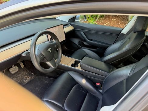 Used 2020 Tesla Model 3 Long Range image 6