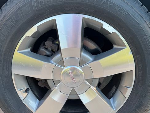 Used 2011 GMC Acadia SLT FWD image 10