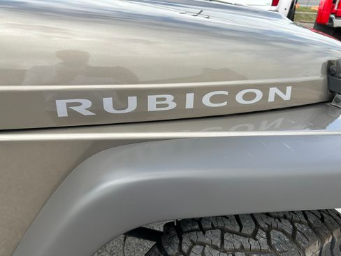 Used 2005 Jeep Wrangler Unlimited Rubicon w/ Sahara Edition Group image 11