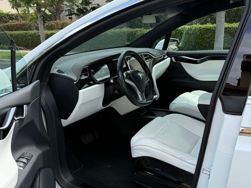 Used 2016 Tesla Model X 75D AWD/4WD image 5