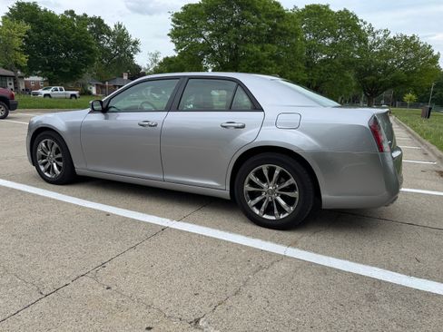 Used 2014 Chrysler 300 S AWD/4WD image 2