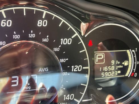 Used 2015 Nissan Versa Note SV FWD image 4