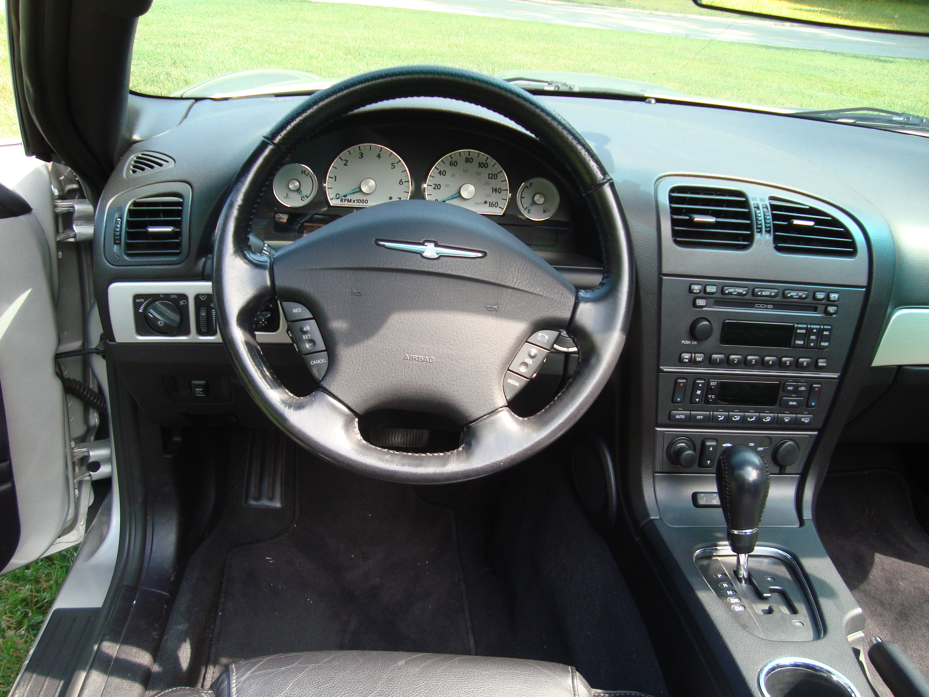 Used 2005 Ford Thunderbird RWD image 6