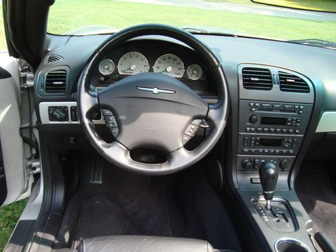 Used 2005 Ford Thunderbird RWD image 6