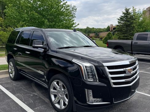 Used 2018 Cadillac Escalade Premium Luxury AWD/4WD image 2