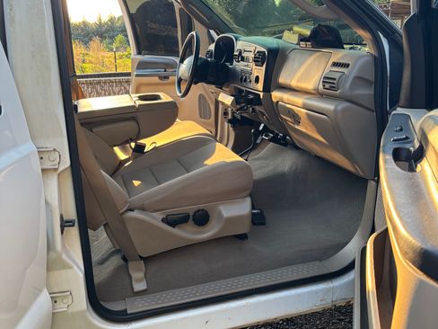 Used 2006 Ford F350 XLT AWD/4WD image 11