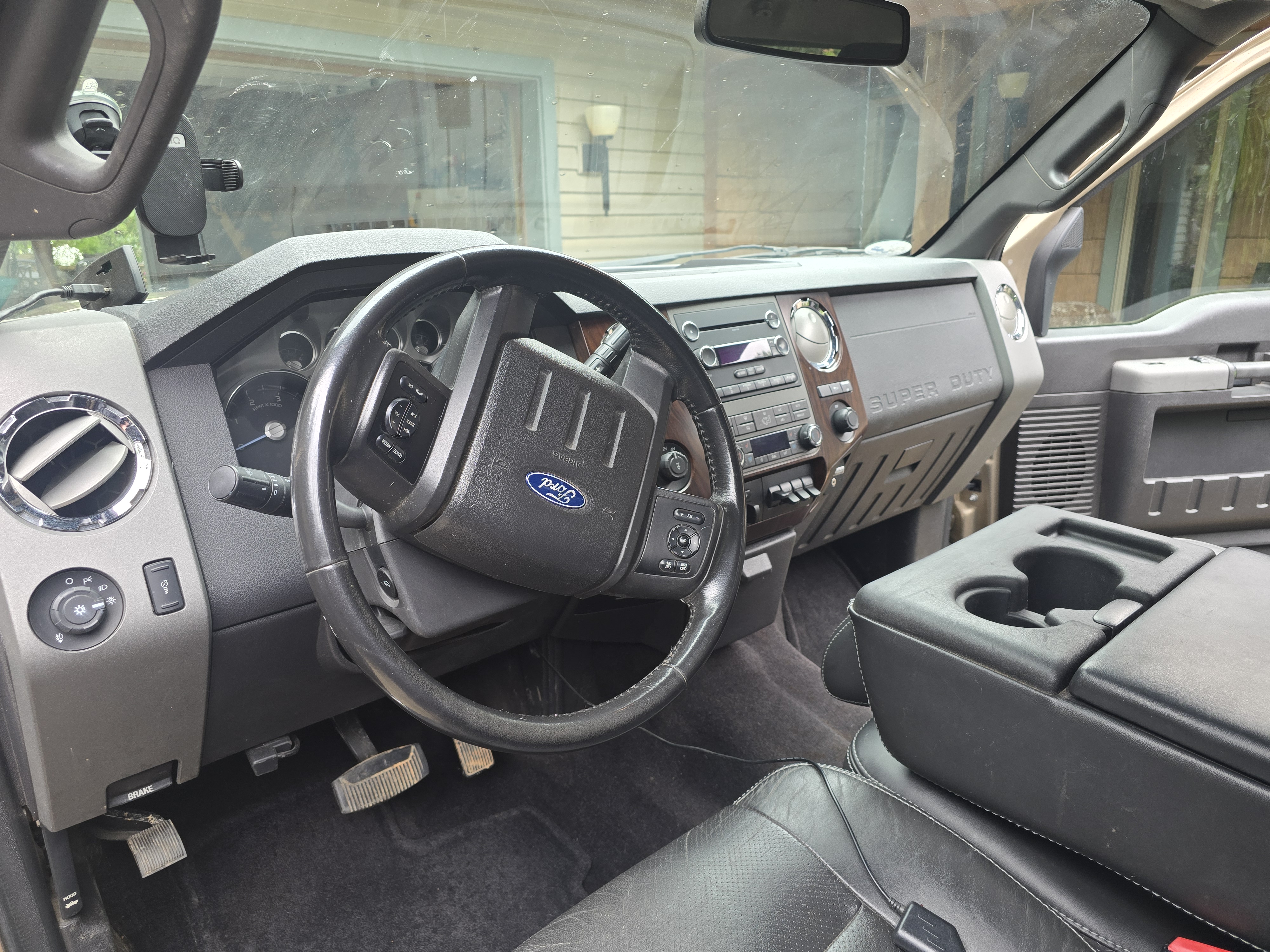 Used 2011 Ford F250 Lariat w/ Lariat Interior Pkg AWD/4WD image 6