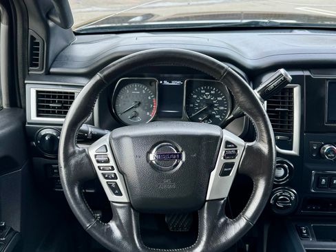 Used 2018 Nissan Titan SV image 12