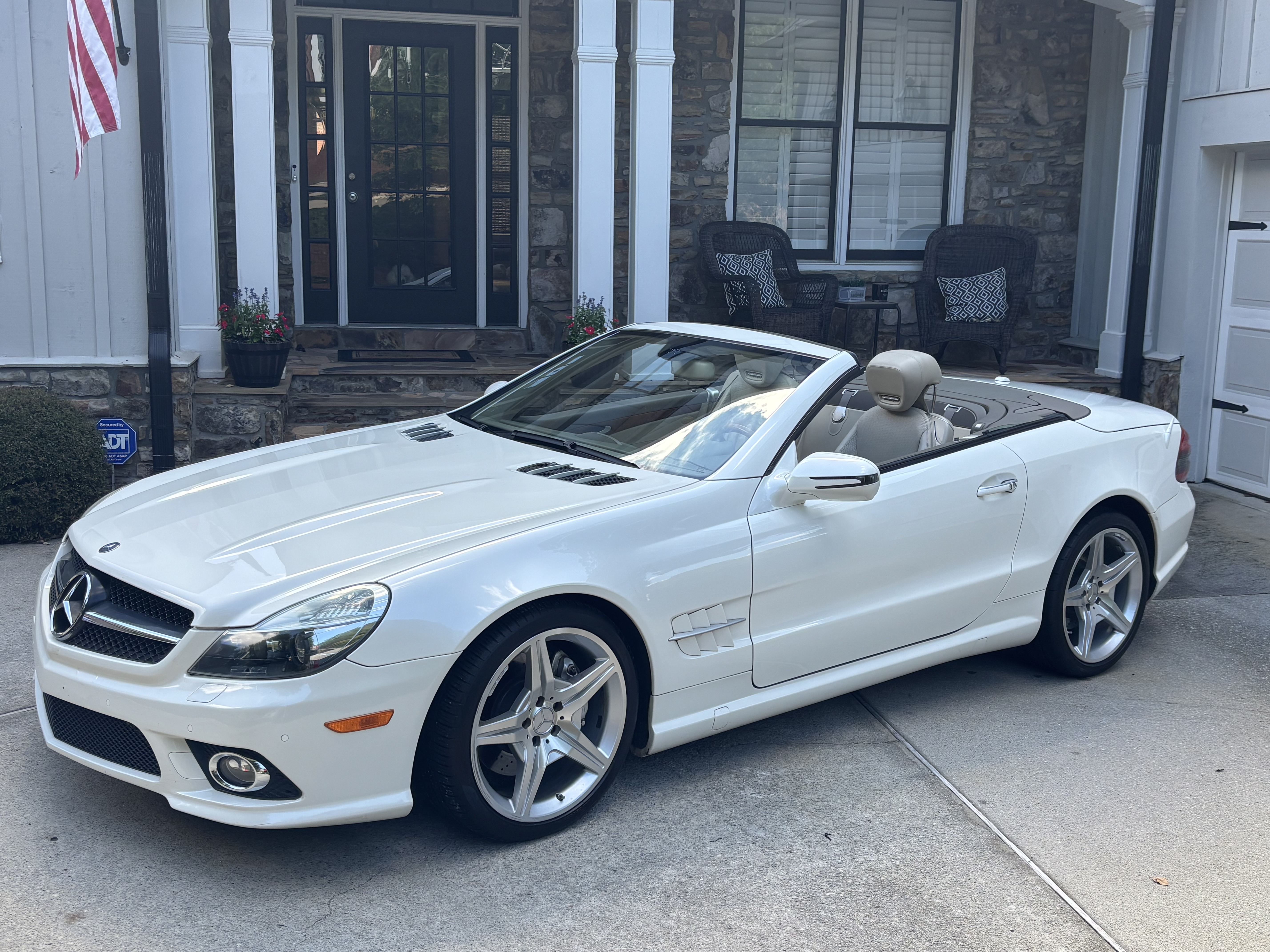 Used 2009 Mercedes-Benz SL 550 image 1