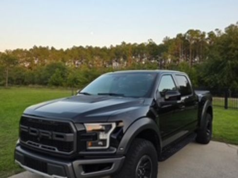 Used 2017 Ford F150 Raptor w/ Equipment Group 802A Luxury AWD/4WD image 2