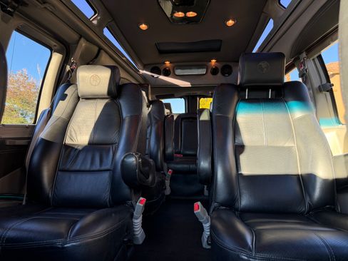 Used 2015 Chevrolet Express 2500 Extended image 13