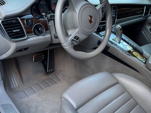 Used 2010 Porsche Panamera 4S image 17