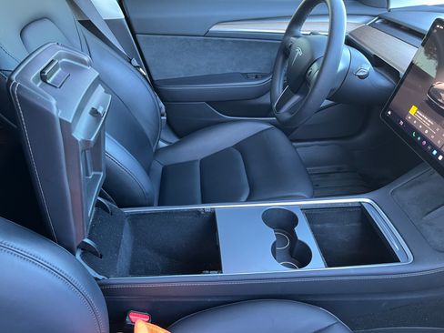 Used 2023 Tesla Model 3 Standard Range image 10